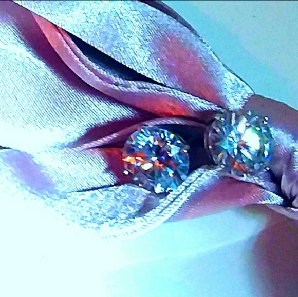 🎶 4.2CTTW LG STUNNING DIAMOND STUDS 🎶 2.1CT EA - Picture 3 of 3